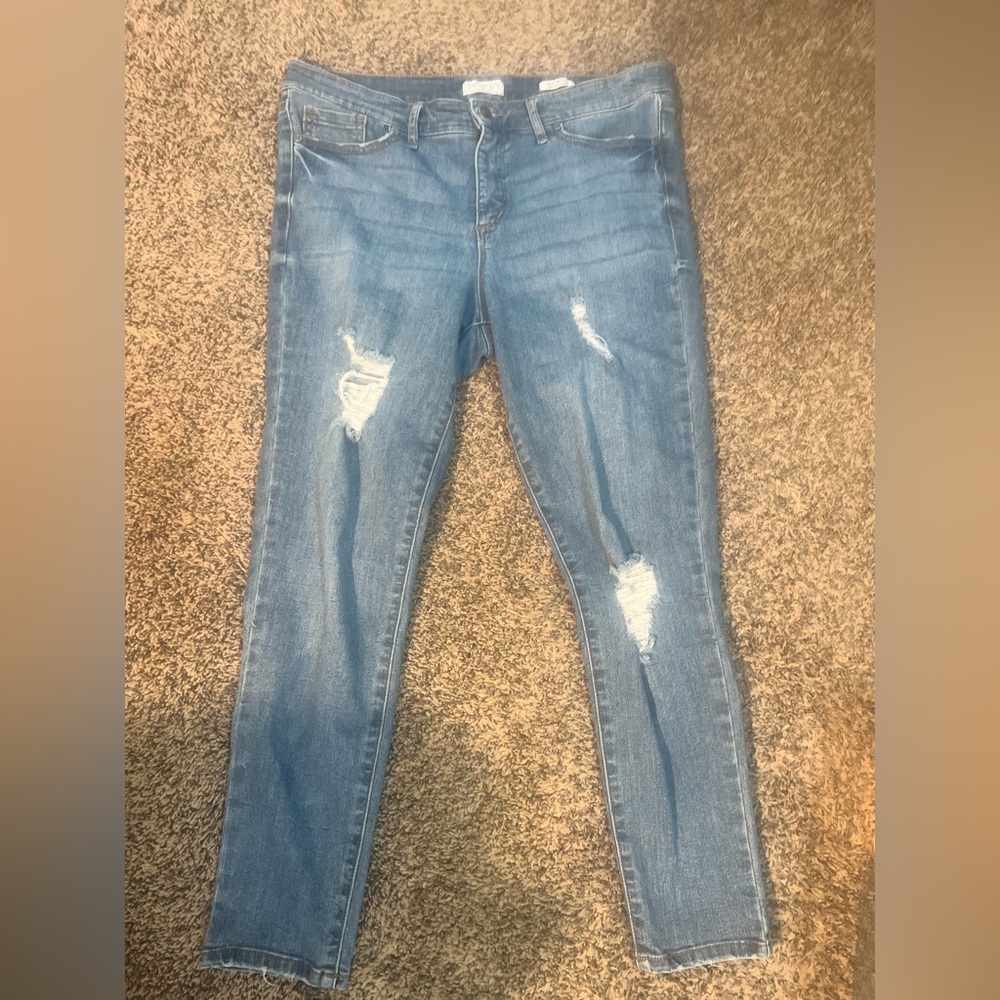 Sz 12 Sofia jeans BY SOFIA VERGARA skinny ankle distressed new without tag.